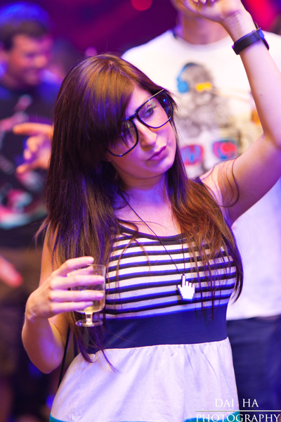 [img width=400 height=600 cacheid=0011bbdc002f46db8d03e8301a02c26016]http://www.kozzmozz.com/images/upload/peep/11-04-23-foto/08_CC_Peep_Dai_230411.jpg[/img]