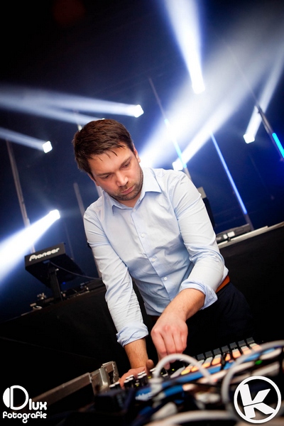 [img width=400 height=600 cacheid=0012155b002faec32fae9de01a02cc9232]http://www.kozzmozz.com/images/upload/kozzmozz/11-12-17-Foto/dlux_21.jpg[/img]