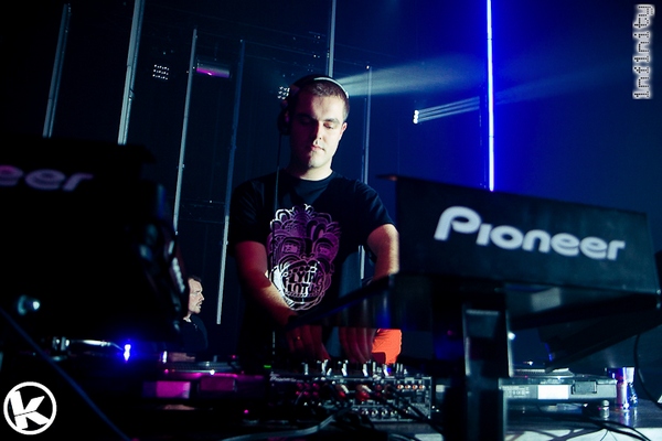 [img width=600 height=400 cacheid=001215b7002faf1f69b639b81a02cc9232]http://www.kozzmozz.com/images/upload/kozzmozz/11-12-17-Foto/infinity_49.jpg[/img]