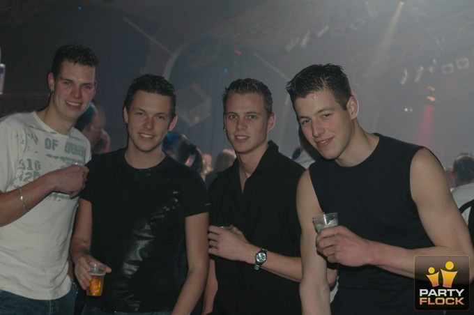 [img width=680 height=452 cacheid=001237bc00164a0240079edf1e00019591]https://photo.partyflock.nl/images/31671/main/139200.jpg[/img]