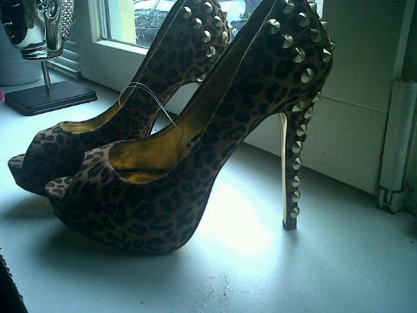 [img width=604 height=453 cacheid=00127520003018aff6a66a83]https://fbcdn-sphotos-b-a.akamaihd.net/hphotos-ak-ash3/561067_477254335637751_983613856_n.jpg[/img]