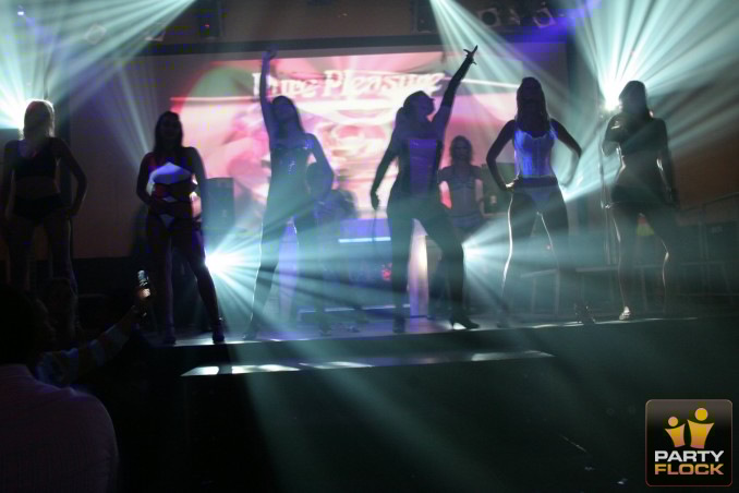 [img width=150 cacheid=00128b4a000084a8df2e1e5810012be5bc]https://photo.partyflock.nl/images/89378/main/342214.jpg[/img]