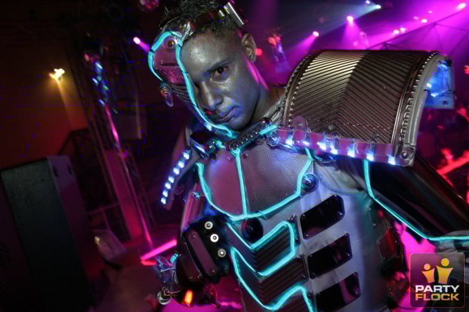 [img width=150 cacheid=00128b4b000084a9a12aa847100121569c]https://photo.partyflock.nl/images/89378/main/342229.jpg[/img]