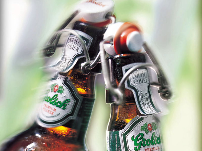 [img width=640 height=480 cacheid=0012f18a0003bb2bfd0be63b1a0154ceef]http://www.grolsch.nl/content/downloads/desktop5m.jpg[/img]