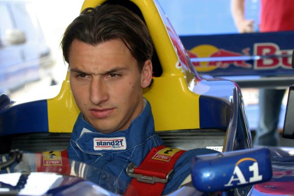 [img cacheid=001330bf0014156ad5fec1f91a006f1b91]http://www.zlatan-online.nl/New/multimedia/foto2/Foto213.jpg[/img]