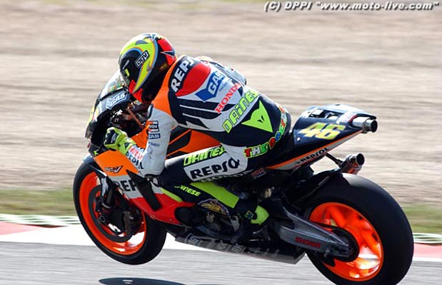 [img width=619 height=400 cacheid=001358ca00180f2bb282e8431a00a7bdd6]http://tuning_et_gonzesse.turboblog.fr/photos/uncategorized/moto_gp_honda_valentino_rossi_gp_spagna__2.jpg[/img]