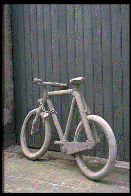 [img width=256 height=384 cacheid=0013592e00181663f84251cf1a00aadaba]http://www.jorisbeton.nl/images/fiets.gif[/img]