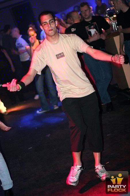 [img cacheid=00138be600080f65c46b0ece1a0103473e]https://photo.partyflock.nl/images/38390/main/179457.jpg[/img]