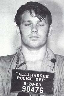 [img width=213 height=316 cacheid=00138f95001e927f8747e8d81a010a4016]http://gxpmall.bizland.com/jim-morrison33.jpg[/img]