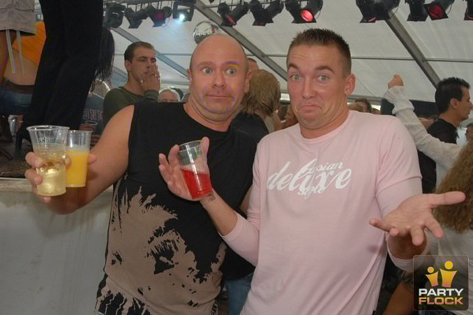 [img width=400 cacheid=00140bd8000069dc91dad7d51a01ea62ec]https://photo.partyflock.nl/images/59266/main/271859.jpg[/img]