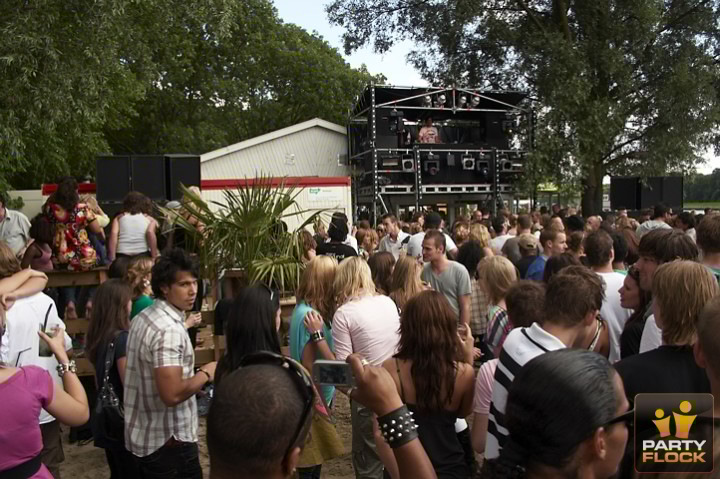 [img width=720 height=479 cacheid=001436690000aa1b83a86b7e1a0280db43]https://photo.partyflock.nl/images/117309/main/435014.jpg[/img]