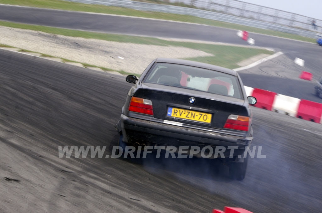 [img width=1024 height=680 cacheid=00143730002d7f43c311b2551a027d0a4e]http://www.driftreport.nl/gallery/albums/2009-ODC/Roeland%20-%20zaterdag/PICT2753-DR.jpg[/img]