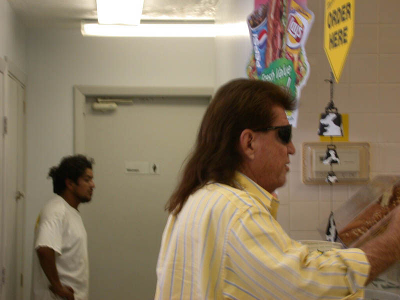 [img width=640 height=480 cacheid=00144eb20006fc19c737eff61e000544ec]http://www.lackofintellect.com/pictures/Subway%20Mullet%20%2029%20and%2041.jpg[/img]
