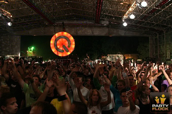 [img cacheid=00149d820004bf5eb37b52f91e0003fc29]https://photo.partyflock.nl/images/41642/main/190948.jpg[/img]