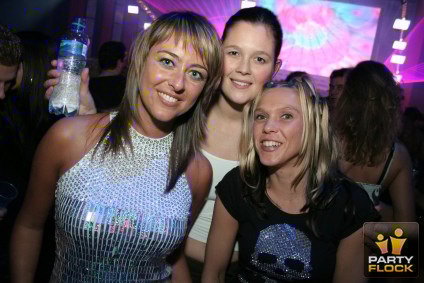 [img width=424 height=283 cacheid=0014efc5000b61d4b0f3ddee1e0000baa9]https://photo.partyflock.nl/images/77961/medium/313514.jpg[/img]