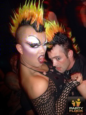 [img width=300 height=400 cacheid=0014efc6000e3afcc33d7a021e0000baac]https://photo.partyflock.nl/images/32510/medium/150185.jpg[/img]