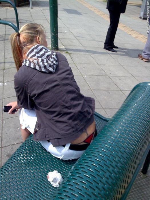 [img width=525 height=700 cacheid=001569350030c1fdf6fe1f661a02d7ed99]http://acidcow.com/pics/20110121/whale_tail_76.jpg[/img]