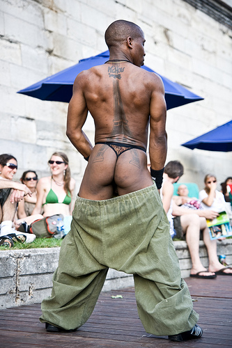 [img width=333 height=500 cacheid=0015693c0030c20396499adc1a02d7edb3]http://static.flickr.com/3289/2714477945_dfe179eed0.jpg[/img]