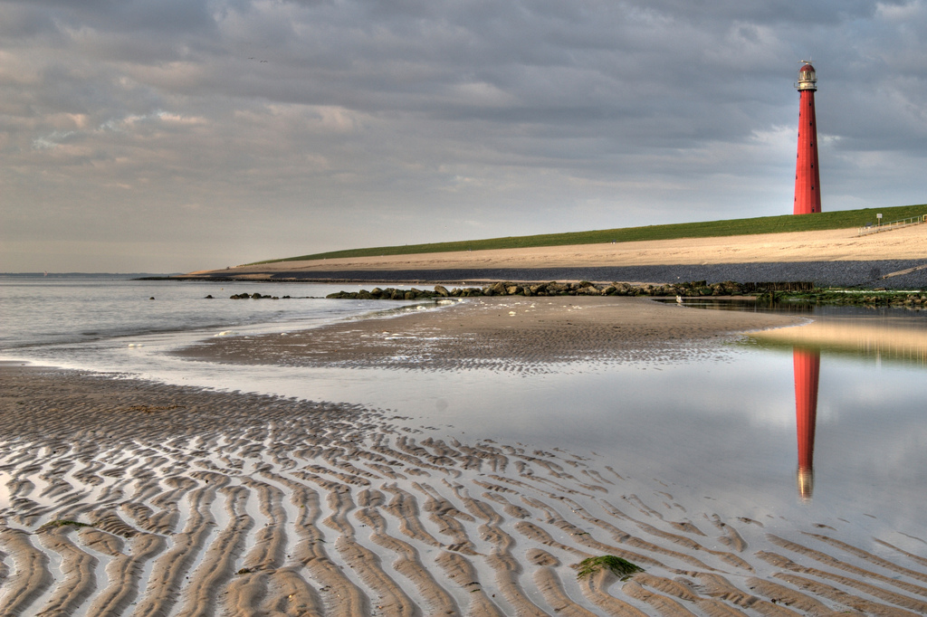 [img width=1024 height=682 cacheid=0015d65b0031e803c74ddfe51a02dc15e5]http://upload.wikimedia.org/wikipedia/commons/f/f5/WLM_-_Lumperjack_-_Lighthouse_%22De_Lange_Jaap%22.jpg[/img]