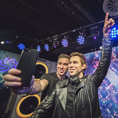 Hardwell naast Tiesto, Armin van Buuren en Afrojack in Madame Tussauds