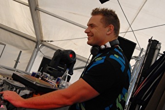 Lekker weer tijdens dj Mike S solo in Kijkduin op het strand