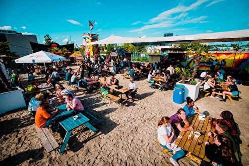 Dok's Stadsstrand Borrel