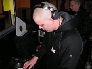 [img width=320 height=240]https://partyflock.nl/images/upload/24909_regular.jpeg[/img]